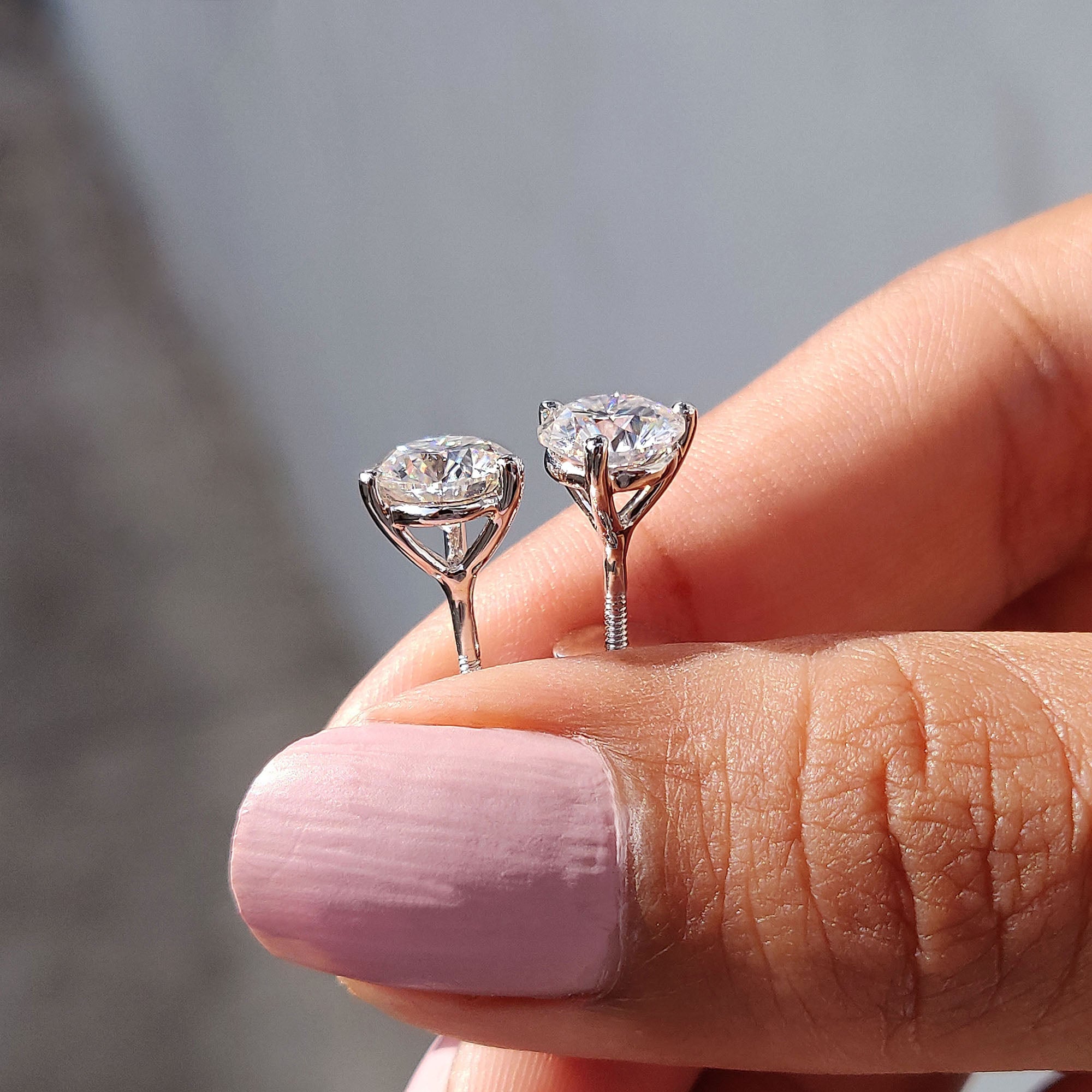 Birthday gifts for her crafted with 3 prong setting and handmade earrings style.
