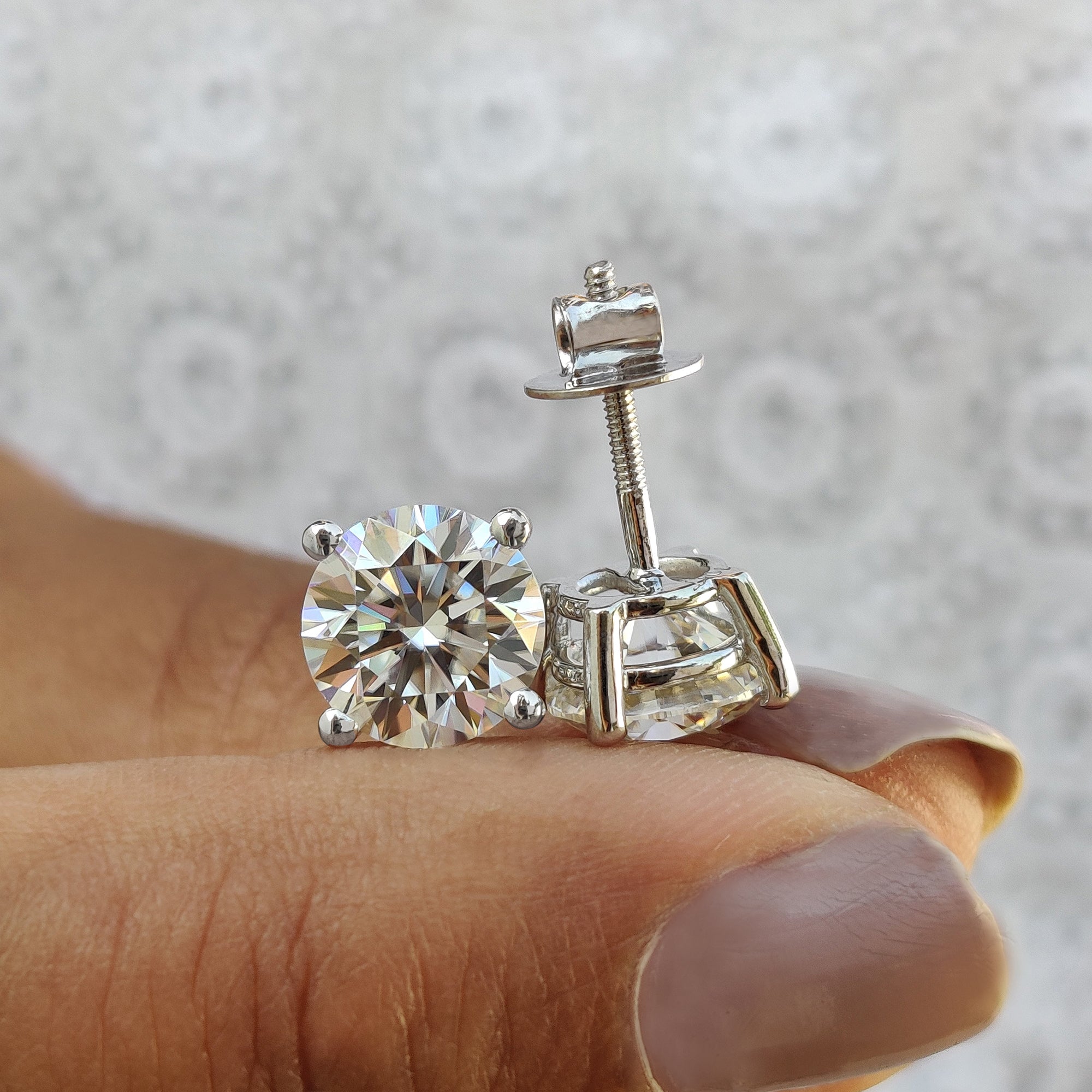4 prong setting featured in Moissanite Earrings for Everyday Earrings wear.
