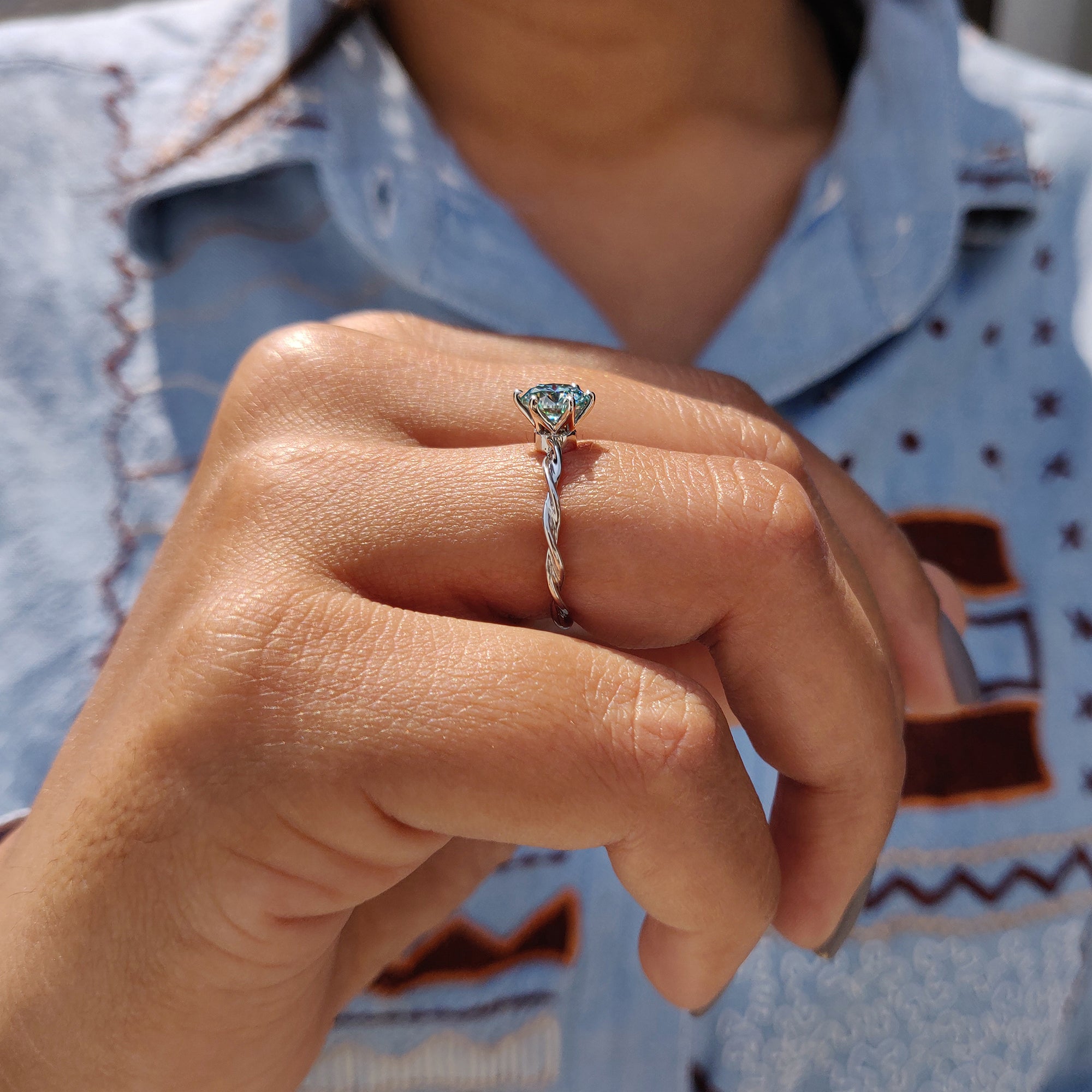 This prong setting ring secures the gemstone while showcasing its brilliance.
